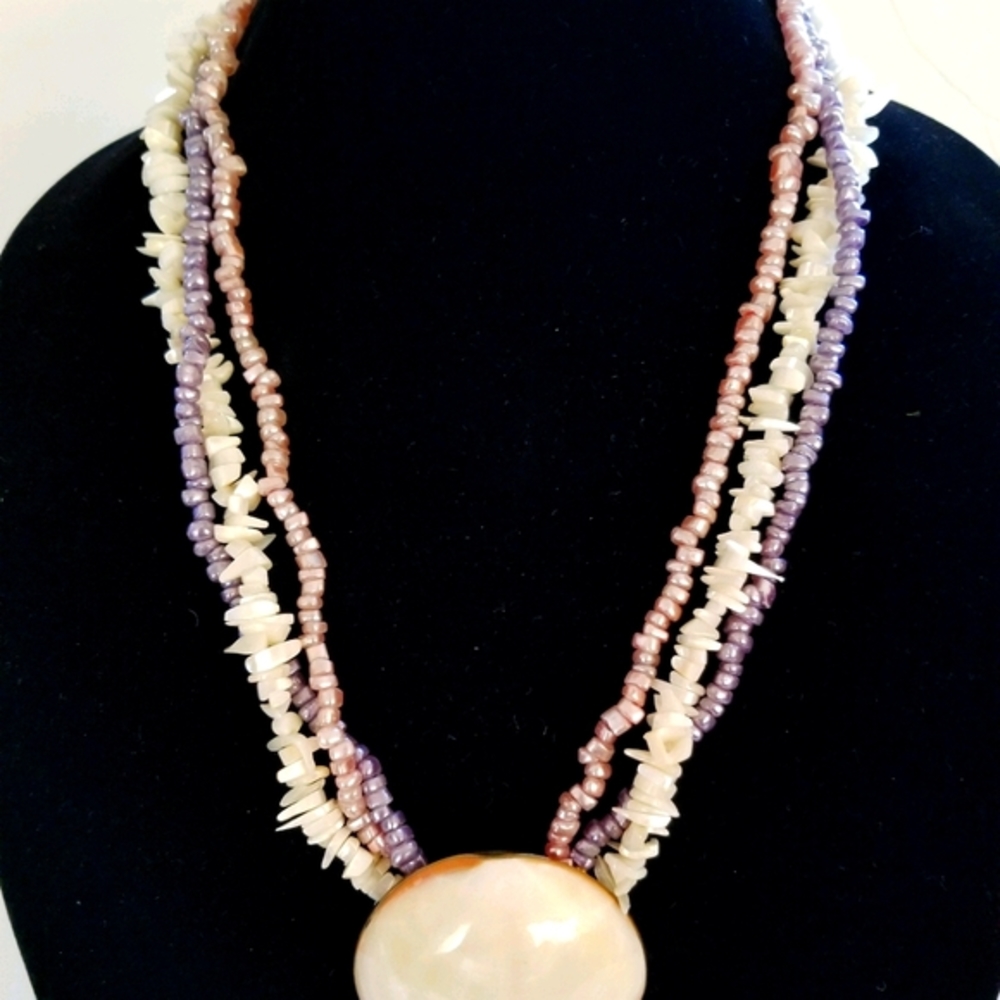 Shell Vintage Necklace